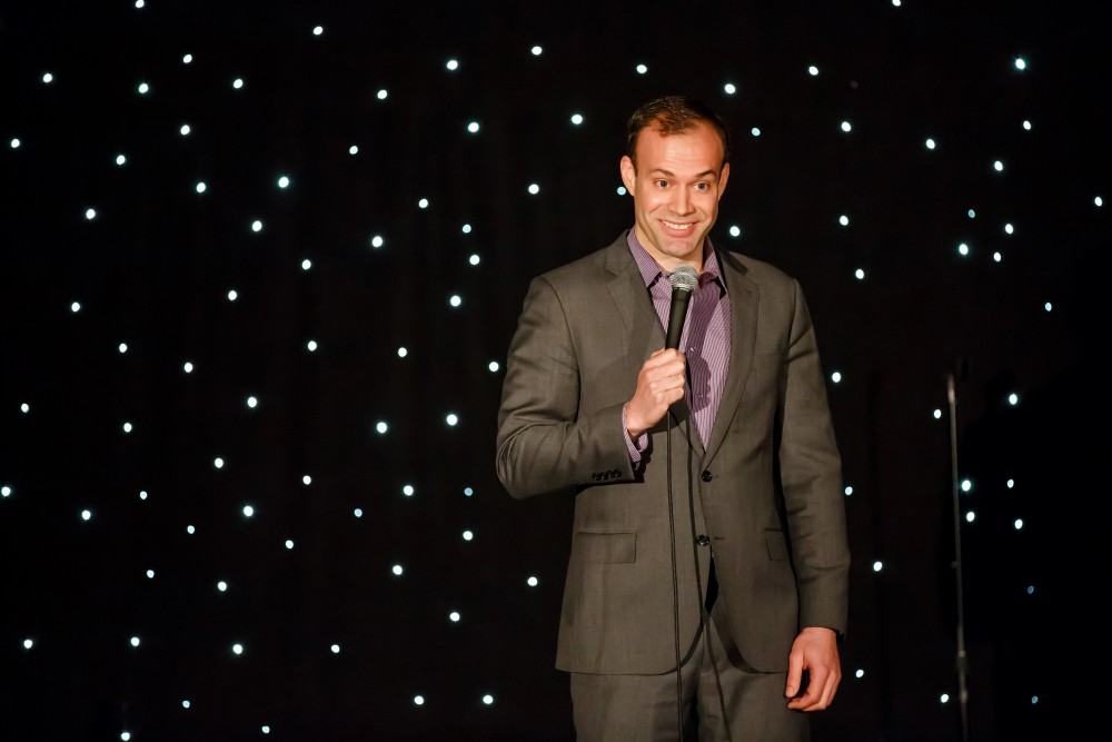 5 Benefits of Hiring a Standup Comedian for Your Meeting or Event